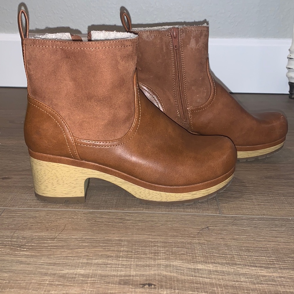 Sherpa Lined Clogs!